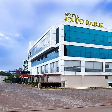 فندق Expo Park 3*